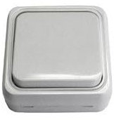 Pulsador de superficie blanco, diseño compacto, fácil instalación, ideal para controlar luces y accesos en diferentes entornos.