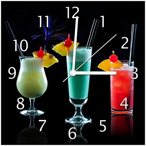 Wallario Design-Wanduhr Bunte Cocktails vor schwarzem Hintergrund aus Glas, Motiv-Uhr Größe 30 x 30 cm, weiße Zeiger