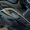 Resin Bike Adesivi Scooter compatibile con Yamaha Tmax 500 e 530 2008-2011. Protezioni Laterali Boomerang da Urti e Graffi. Adesivi 3D Resinati - Effetto Carbonio e Oro