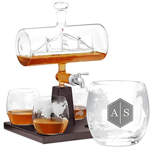 Maverton Personalised Whisky Decanter Brandy Rum Bourbon Whiskey Set - 4 Brandy Whisky Glasses with Engraving - Original 1000 ml Decanter Set with Ship Inside - Monogram 2