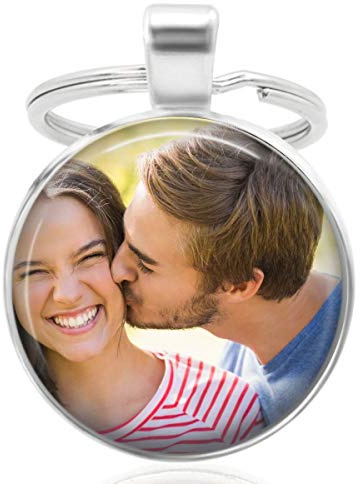 KT-Schmuckdesign Schlüsselanhänger mit Foto - 25mm Cabochon, Anhänger mit Wunsch-Foto - Individuell Geschenkidee Anhänger Personalisiert versilberte Fassung Partneranhänger