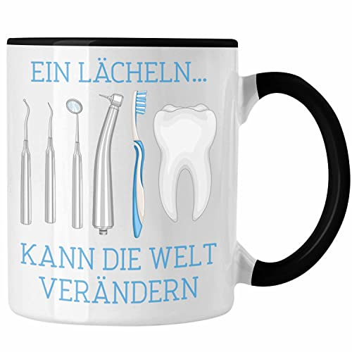 Trendation - Ein Lächeln Kann Die Welt Verändern Tasse Geschenk für Zahnarzt Zahnärztin Lustiger Spruch Geschenkidee Weihnachten Geburtstag (Schwarz)