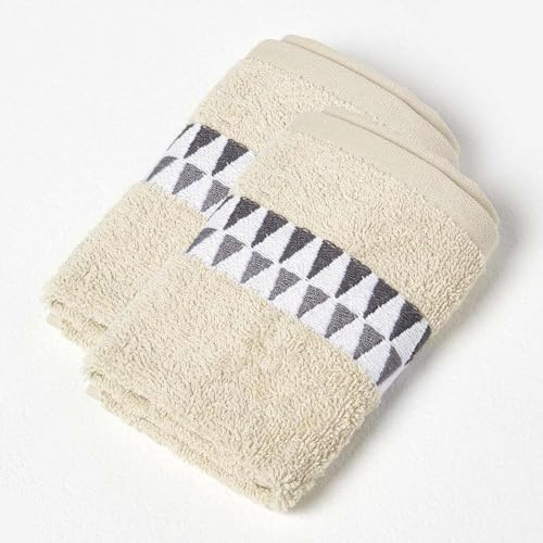 Homescapes 2er-Set Seiftücher beige mit Bordüre, Handtuch 30x30 cm aus 100% Baumwolle mit Borte mit Dreiecksmuster – weich, saugfähig & schnelltrocknend