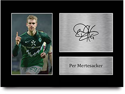 HWC Trading A4 Per Mertesacker Werder Bremen Geschenke Gedrucktes Signiertes Autogramm Foto für Fußball Anhänger and Fans