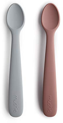Mushie | Lot de 2 Cuillère en silicone sans BPA | Cuillère d'alimentation lavable au lave-vaisselle | Accessoires pour les tout-petits | Stone/Cloudy Mauve