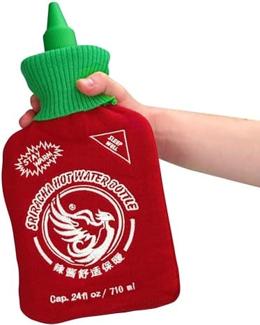 Bubblegum Stuff - Hot Sauce Hot Water Bottle – Comfort Cozies Knitted Sriracha Cover – 710 ml – Spicy-Inspired Winter Warmth for Cold Nights, Relaxation & Pain Relief – Gift for Foodies & Chili Lovers