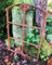 Antikas | Eisenfenster mit Stichbogen |ca. 74 x 50,5 cm | mit Flugrost besetztes Stall Fenster in antik Optik