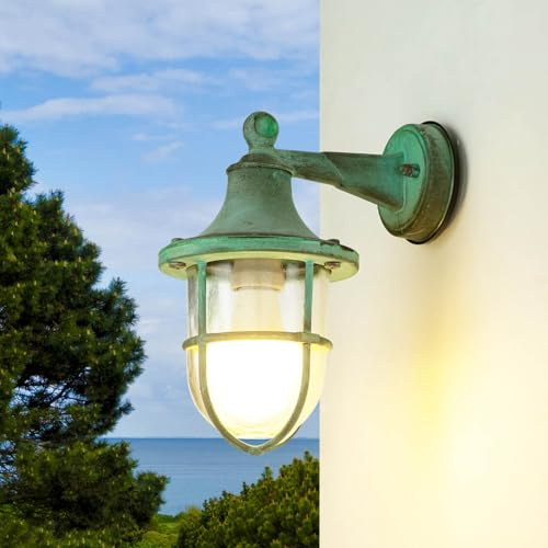 Licht-Erlebnisse Außenlampe Messing, Wandleuchte Außen E27, Maritim Lampe Antik Grün, T:22 cm, IP64, Laterne, Haus, Terrasse, Balkon, Rustikal, Outdoor Wandleuchte