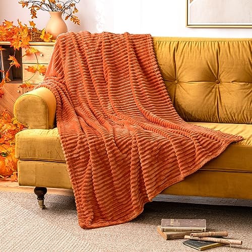 MIULEE Kuscheldecke Fleecedecke Flanell Decke Einfarbig Wohndecken Couchdecke Flauschig Überwurf Mikrofaser Tagesdecke Sofadecke Blanket Für Bett Sofa Schlafzimmer Büro 125x150 cm Orangerot
