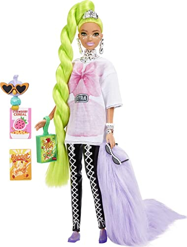 Barbie HDJ44 - Extra Puppe #11 in übergroßem T-Shirt & Leggings mit Haustier Papagei, extra langes neongrünes Haar & Zubehör, Flexible Gelenke, Spielzeug Geschenk für Kinder ab 3 Jahren