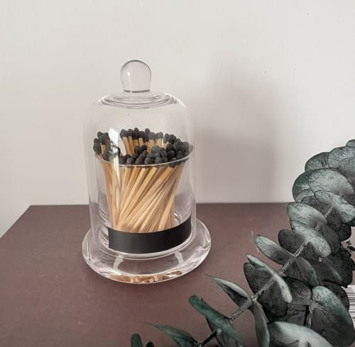 Candela con punta nera in un barattolo di vetro a campana a cupola – decorazione per la casa