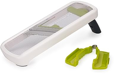Joseph Joseph Multi-Grip Mandoline de Cuisine, Coupe Légumes et fruits Multifonction avec 3 Épaisseur de Tranche et 2 de Julienne Réglable, avec Pince alimentaire de précision, Blanc