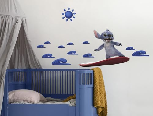 Komar Wandtattoo - Disney Stitch Live Action Hit the Waves - Größe 70 x 50 cm (13 Teile) - Wandsticker, Kinderzimmer, Wanddekoration, Aufkleber, blau