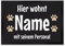 Hier wohnt EIN Hund mit seinem Personal Fußmatte - personalisiert mit Hundenamen - für Hundebesitzer Deko für den Flur um Liebe zum Vierbeiner zu Zeigen Haustier Hundehalter Dog Hundegeburtstag