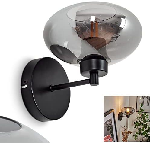 Wandleuchte Haikala, moderne Wandlampe aus Metall/Glas in Schwarz/Rauchfarben, Retro/Vintage Leuchte Up mit Schirm aus Rauchglas (Ø 18,5 cm), 1-flammig, 1 x E27, ohne Leuchtmittel