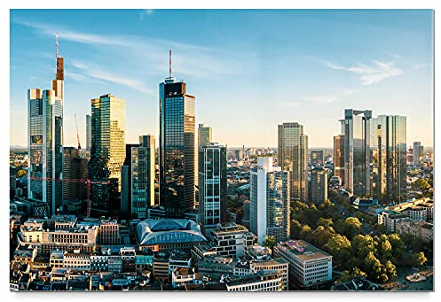 EIN imposantes Glas-Bild, Frankfurt Am Main 150x100cm groß dargestellt. Mit 8mm stärke setzt Sich das Acrylglasverbund-Motiv, Skyline durch die unsichtbare Befestigung schwebend von der Wand ab.