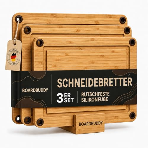 BOARDBUDDY Schneidebrett 3er Set mit rutschfesten Silikonfüßen by Molunda® - Dein Freund in der Küche - innovative Bambus Holzbretter mit Ständer (3, 35 x 24 cm / 32 x 22 cm / 28 x 19,5 cm)