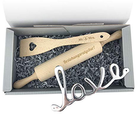 Geschenkboxen zur Hochzeit - Teigroller mit hochwertiger Gravur 'Beziehungsratgeber' - Metallschriftzug Love - Pfannenwender mit hochwertiger Gravur Mr.&Mrs - inkl. Geschenkverpackung