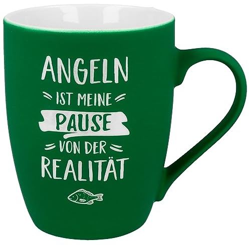 Spruchreif | Soft-Touch Tasse Grün Angeln ist meine Pause… – Beidseitig gravierte Tasse mit Angel-Spruch | Lustiges Geschenk für Angler & Naturfreunde
