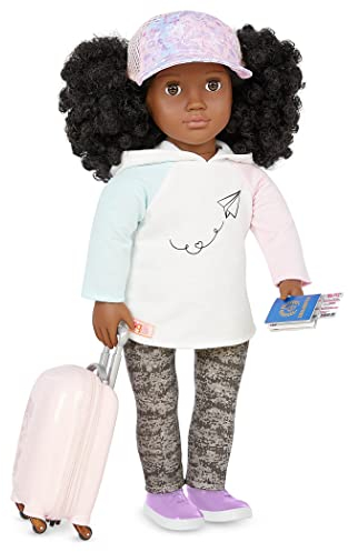 Our Generation Reise Puppe Tyanna - Bewegliche 46 cm Puppe mit Kleidung und Zubehör - Rollkoffer, Reisepass, Bordkarte - Spielzeug ab 3 Jahren