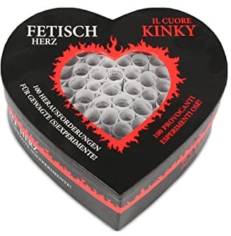 Tease & Please Fetisch Herz (DE-IT) - Gesellschaftsspiele für Erwachsene für intime Momente zu Zweit - Lustige Spiele für Erwachsene mit 100 Frechen Aufgaben