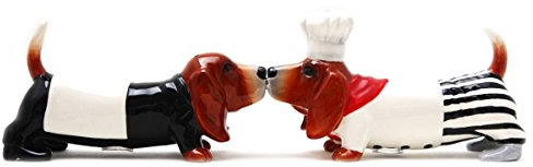 Pacific Trading Salz- und Pfefferstreuer-Set, Motiv: Küssende Basset Hounds Chef Dogs