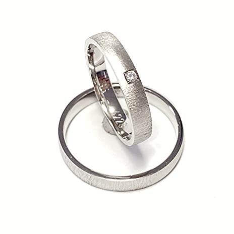 moderne WeißGold Trauringe 375/- WG matt mit 1 Brillant (0,02ct w/si) im Damenring