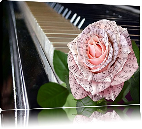 Pixxprint Noten auf zarter Rose neben Klavier, Größe: 80x60cm, Leinwandbild, fertig gespannt, Wandbild, Dekoration, Kunstdruck, kein Poster