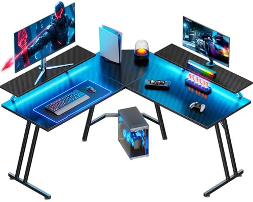HLFURNIEU Scrivania Gaming Angolare con LED, 130 x 130 cm Scrivania a L con Supporto per Monitor, Postazione Gaming Ergonomica, Tavolo Ufficio per Studio, Lavoro e Gioco, Nero