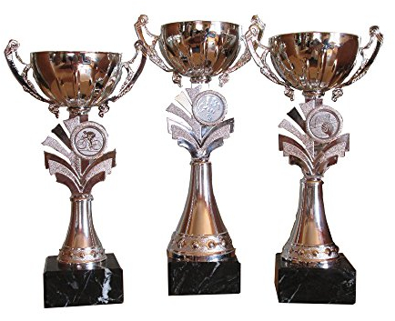 3er-Serie Henkel-Pokale (silber) mit Wunschgravur und Wunschemblem. Für über 50 Sportarten verfügbar. (American Football, Angeln, Badminton, Baseball, Basketball, Billard, Boule (Petanque), Bowling, Boxen, Dart, Eishockey, Eiskunstlauf, Eisschnelllauf, Eisstock, Fechten, Feuerwehr, Fussball, Tischfussball, Gewichtheben, Go-Kart, Golf, Gymnastik, Handball, Feldhockey, Hundesport, Judo, Ju-Jutsu, Kaninchenzucht, Karate, Katzenzucht, Kegeln, Leichtathletik, Minigolf, Motorsport, Mountainbike, Musik, Oldtimer (Motorrad), Oldtimer (Auto), Radsport, Reiten, Rhönrad, Ringen, Rodeln, Rudern, Schach, Schützen, Schwimmen, Segeln, Skat, Ski (Abfahrt, Langlauf, Slalom, Biathlon, Kombination, Skispringen), Snowboard, Squash, Surfen, Tanzen, Taubenzucht, Tenn