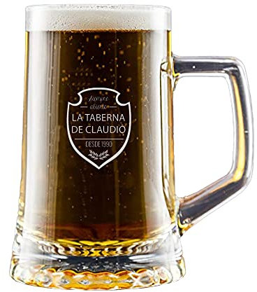 Regalo personalizado: jarra de cerveza ‘La taberna de…’ grabada con su nombre y año de nacimiento en estuche de cartón.