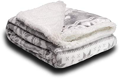 Apiando Kuscheldecke Weißgrau 150 x 200 cm + Beutel - Kuscheldecke Flauschig extra weich & warm - Wohndecke Flanell Fleecedecke als Sofadecke, Tagesdecke & Couchdecke