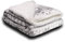 Apiando Kuscheldecke Weißgrau 150 x 200 cm + Beutel - Kuscheldecke Flauschig extra weich & warm - Wohndecke Flanell Fleecedecke als Sofadecke, Tagesdecke & Couchdecke