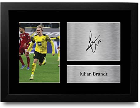 HWC Trading FR A4 Julian Brandt Borussia Dortmund Geschenke Gedrucktes Signiertes Autogramm Foto für Fußball Anhänger and Fans - A4 Framed