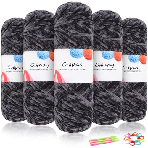Coopay Samt Chenille Wolle zum Häkeln, 500g (5x100g) Velvet Chenillegarn, Dicke Wolle zum Stricken, Flauschige Weiche Samtig Chenillewolle mit Häkelzubehör für Schals, Decken - Dunkelgrau