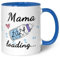 Taza impresa con texto en alemán – Mama Loading – con anuncio de año – Regalo para futuros padres abuelos para anuncio de embarazo – para mujer embarazada – Color: Mama hijo negro y blanco