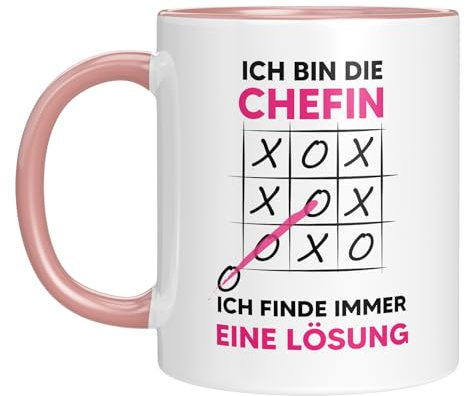 Lustige Tasse mit Spruch | Ich bin die Chefin, ich finde immer eine Lösung | Mit Tic Tac Toe-Motiv | Geschenkidee für den Bossin | Kaffeebecher 330 ml - Geschenk