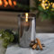 Festive Lights 12,5cm LED Echtwachs Kerze im Rauchglas Zylinder LED Kerze mit Timerfunktion Kerze im Glas grau Batteriebetriebene Kerze mit Timer