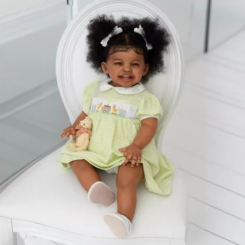 MineeQu 24 Pouces Doux Souriant Cheveux bouclés enracinés Lifelike Reborn Bébé Fille Poupée Regarde réel et Ressentir réel Réaliste Nouveau-né Tout-Petits Collection d'art Poupée en Peau Brune foncée