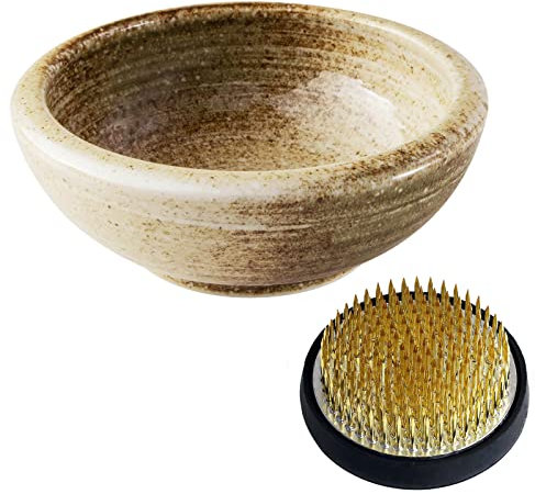 Wazakura Minoyaki Serie Ikebana Essenzielle Utensilien Set- Kleine runde Keramikvase und Kenzan Blumenfrosch für Blumenstecken Arrangements - Sand Beige Vase + 61mm Messing Kenzan