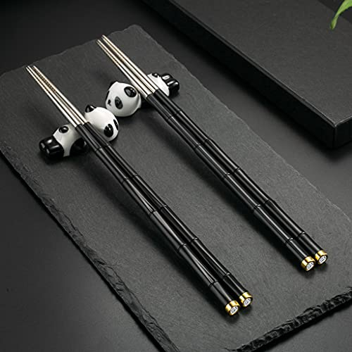 Lot de 2 paires de baguettes noires en acier inoxydable et fibre de verre avec 2 baguettes panda en céramique repositionnables lavables au lave-vaisselle avec boîte cadeau