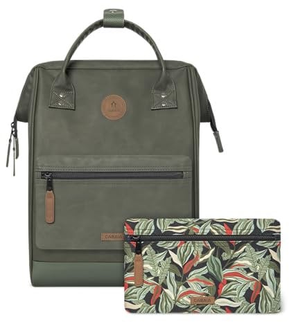 Cabaïa - Adventurer Rucksack Busan Medium 18L - Wasserabweisend - Laptopfach bis zu 13 Zoll - 2 Vordertaschen - vegan zertifiziert - Rucksack für Reisen und Arbeit, Damen & Herren - Grün