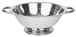 Vogue Colander St/St - 220mm 8 1/2 | Generous 8 1/2-inch capacity drains pasta, rice and vegetables quickly in busy professional catering environments.