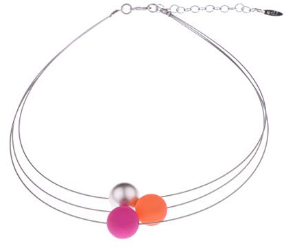 Adi Modeschmuck Polariskette Alice, 3-strängiger Halsreif, 14mm | Polarisperlen, Akzentperle aus metallic lackiertem Acryl, Handgefertigt in Berlin
