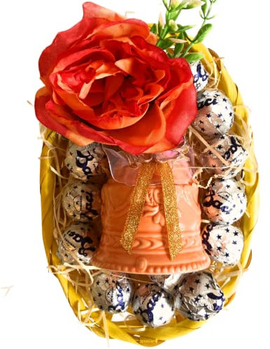 Baci Perugina Idee Regalo Festa della Mamma 2025 - Cestino in Vimini Colorato + Bag Perugina 125g + Rosa Artificiale Pesca + Campana Ceramica Arancione 14cm - Confezione Regalo (Arancione)