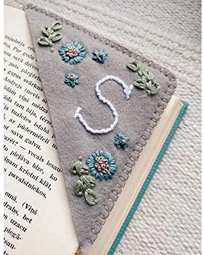 Personalisiertes handbesticktes Eck-Lesezeichen, handgenähte Filz-Eck-Buchstabe-Lesezeichen, Filz-Dreieck-Lesezeichen, niedliche Blumen-Buchstaben-Lesezeichen für Buchliebhaber