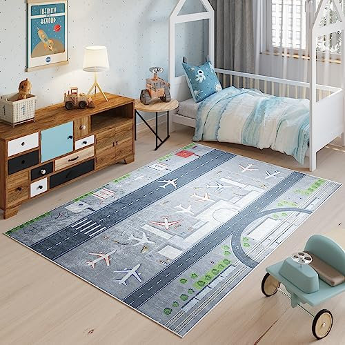 TAPISO Emma Teppich Waschbar bei 30 Grad Grau Blau Straße Verkehr Flugzeug bedruckter Kinderteppich Antirutsch Kinderzimmer Jugendzimmer Modern ÖKO-TEX 140 x 200 cm