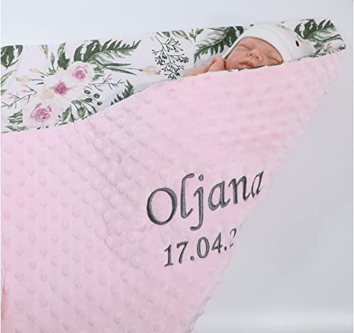 BotoBaby ★ Zweilagige Babydecke mit Namen und Datum Bestickt ★ Minky ★ Baumwolle ★ Füllung ★ (Hellrosa - Blumen, 75 x 100 cm)