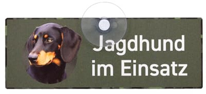 Slovenský Kopov Schwarzwildbracke Autoschild mit Saugnapf | Slovenský Kopov „Jagdhund im Einsatz“ – formstabiles 3-mm-Aluverbund-Schild für die Autoscheibe, 18 x 6,5 cm