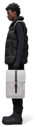 RAINS Rucksack Mini W3 Nimbus | Rains Mini-Rucksack W3 – Nimbus GreyLinee Pulite, Forma Compatta und vollständiger Schutz: Der Rucksack Mini W3 in Nimbus